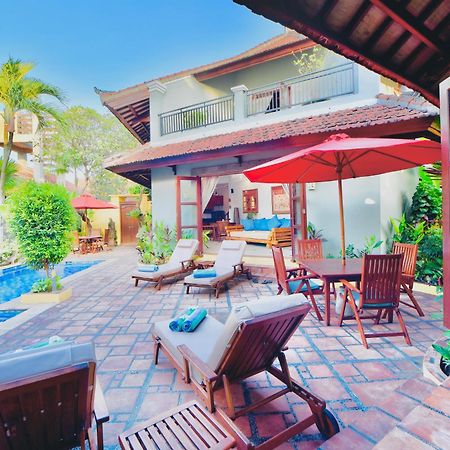Villa Naga Maya Legian Buitenkant foto